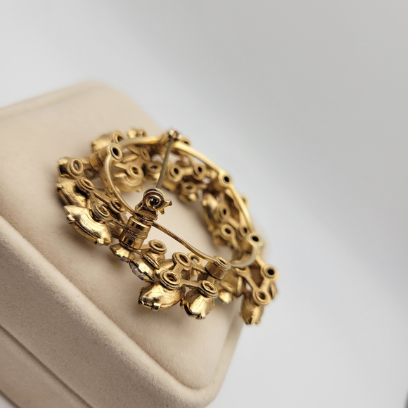 Elegant Gold Tone Floral Aurora Borealis Stones Brooch - Picture 5 of 7